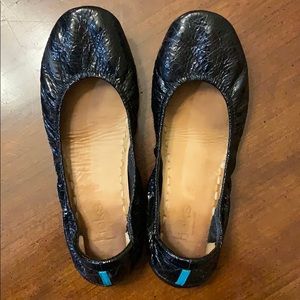 Size 8 Obsidian Black Tieks